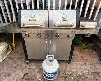 AAE080- Char-broil Dual Grill And Extra Propane Tank