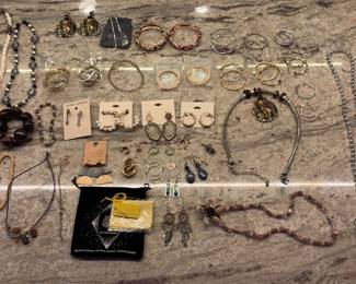 AAE047-Mystery Vintage & Modern Costume Jewelry Lot