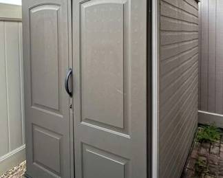 AAE082- Rubbermaid Storage Shed