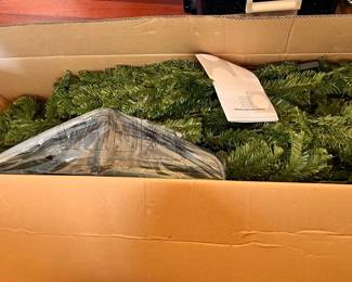 AAE007 - 6ft Tall Christmas Tree