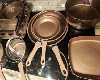 AAE039 - Set of Nutrichef Non-Stick Pots, Pans & Bakeware
