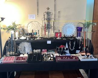 GREAT JEWELRY TABLE