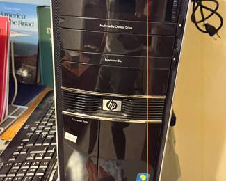 HP COMPUTER w/ KEYBOARD & MONITOR