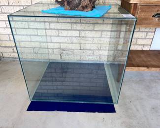 SQUARE GLASS DISPLAY CASE