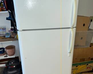 NICE 2DR FRIGIDAIRE FRIDGE