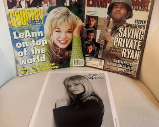 LeAnn Rimes autograph & magazines