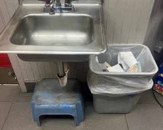 CCS151 Sink With Stool And Trash Can