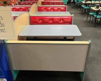 CCS096 6 Booth Chairs, 5 Tables To Make 5 Booths Total