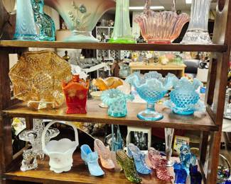 Much glassware and pottery. Fenton, Hull
