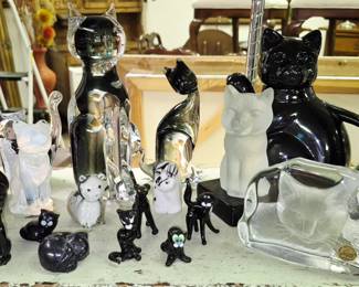 Cat figurines and bookends