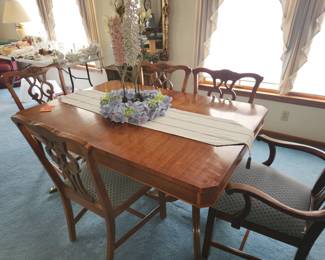 Dinette set w/5 chairs (1 leaf not shown)