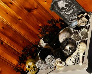 HALLOWEEN DECORANTIONS