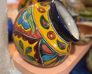 HANDPAINTED TILTED TALAVERA POT