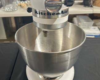KitchenAid Mixer w Attachments
