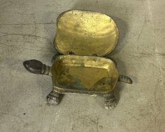Covered metal turtle dish