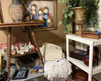 VIntage Linens , Pillows , Misc...