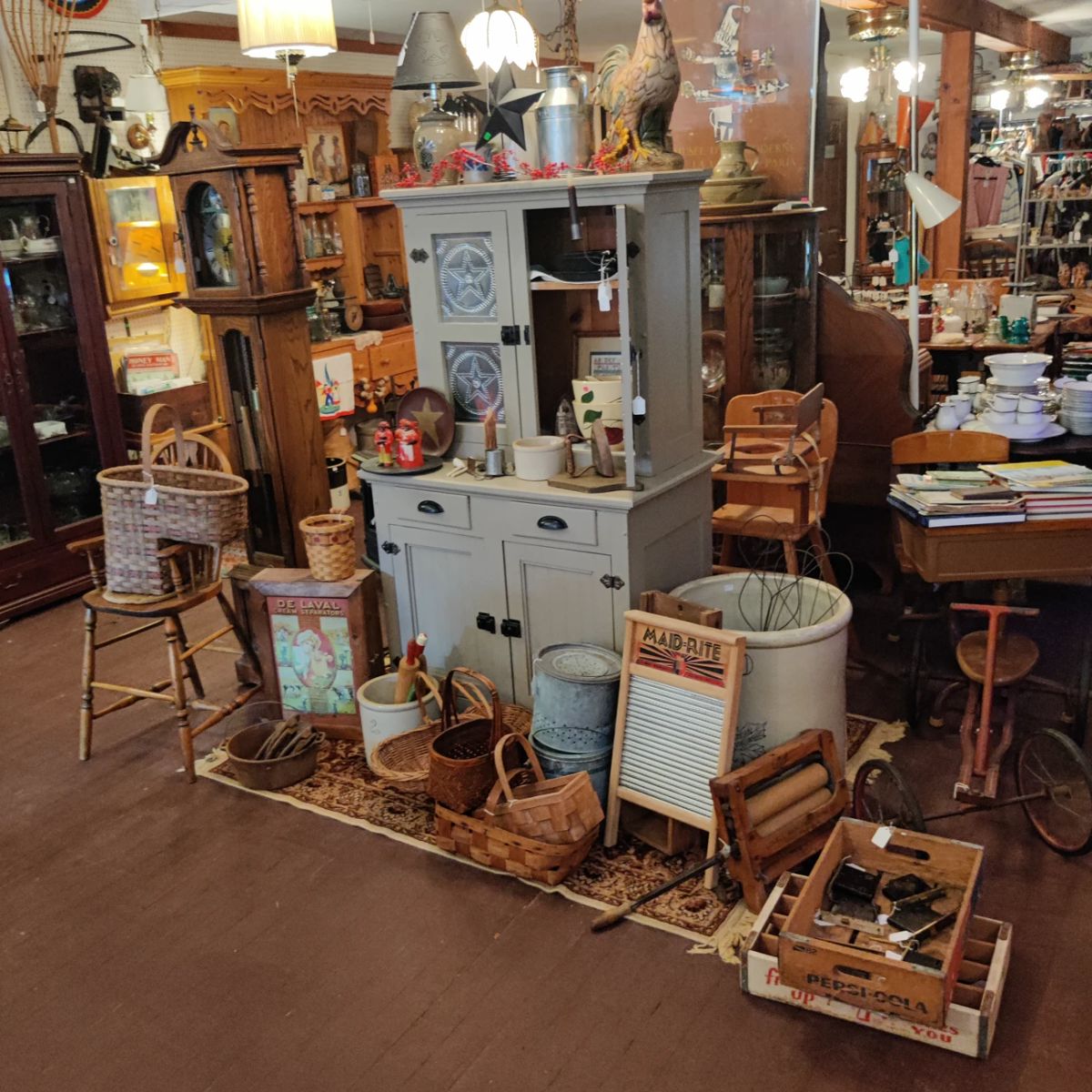 Primitives
Pie safe
Youth chair
Crocks