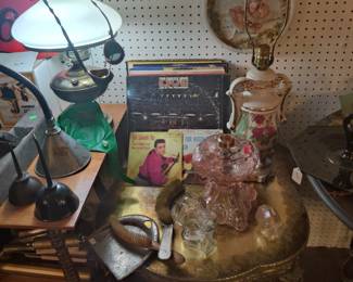 Gilded table, oil lamp, records and 45 RPMs