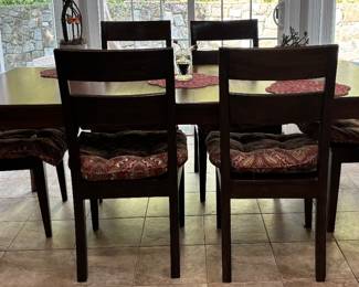 Beautiful kitchen table with 6 chairs