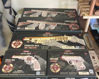 Model rubber band guns