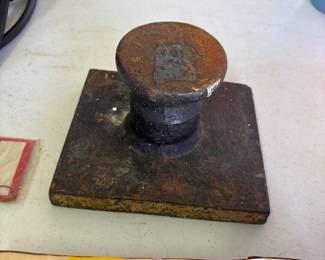 Cast iron mold press