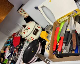 Knives and kitchen utensils