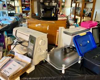 Jenome Embroidery machines, Singer Featherweight 221. All of the following machine have accessories and some cases. Appear to be well cared for, none have been tested so we suggest they all be serviced as all machines should be at least once a year.