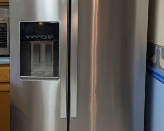 Whirlpool refrigerator - $750 - (2021 model) Side by Side Fridge and Freezer - 