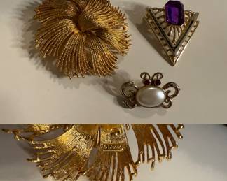 Vintage Brooches
Vintage Goldtone Monet Brooch