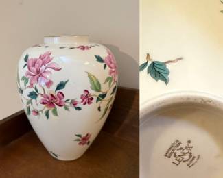 Lenox BARRINGTON COLLECTION Vase USA
Floral Porcelain 24K Gold Trim