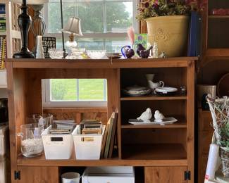 Entertainment center/ picture frames, lamps, assorted gladsware