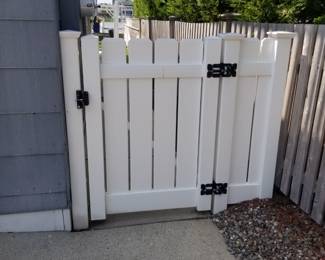 Gate