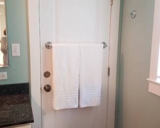 Towel bar