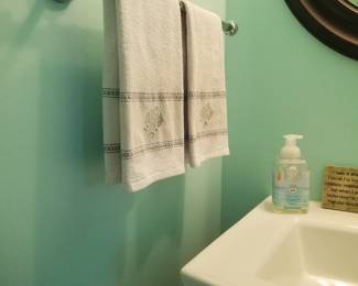 Towel bar