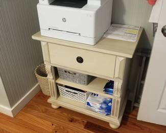Nightstand matches 3-drawer dressers