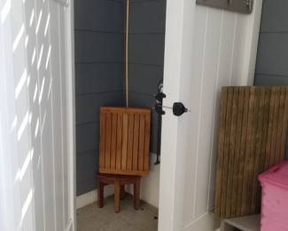 Vinyl outdoor shower: hers