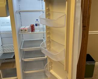 Great Frigidaire refrigerator freezer - open