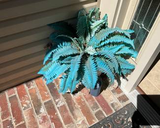 Second artificial plant at entrance
