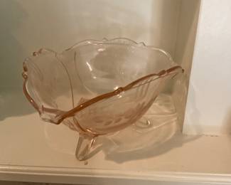 Mantle in living room - Pink curved bowl in stand