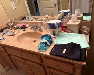 Hall bathtoom