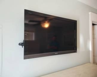 Wall mount TV with bracket