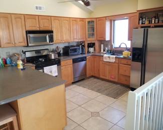 North side kitchen: Nicely updated U-shaped kitchen with lots of cabinets