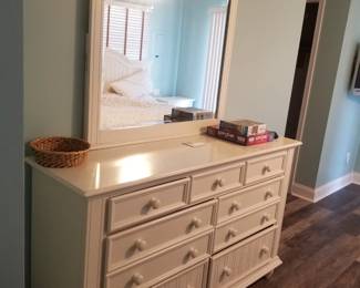 9-drawer dresser with mirror