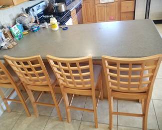 Kitchen peninsula. Bar stools - 6 available