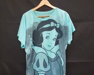 Personally worn Disney "Snow White" shirt. Lot # 637