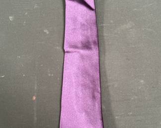 Purple Versace silk necktie. Lot # 534