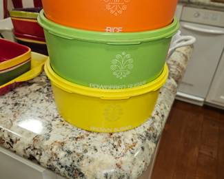 Rice , powdered sugar , brown sugar TUPPERWARE SET VINTAGE