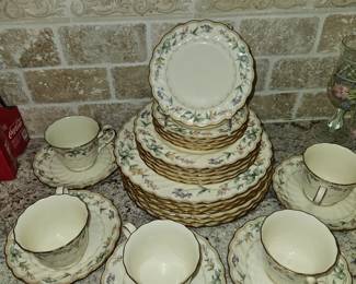 Gold scallop dish set