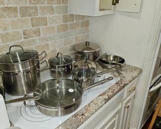 Gorgeous set of pans in “like new” condition