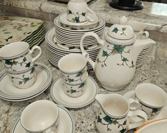 Modern version of ivy plate set